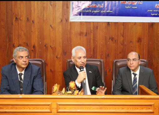 رئيس جامعة المنيا يدلى بعدة تصريحات صحفية خلال اجتماعه بأكبر دفعة من الأطباء المقيمين الجدد في تاريخ الجامعة