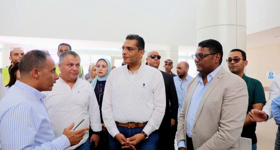 محافظ البحر الأحمر يتابع تنفيذ مستشفى رأس غارب المركزى ويوجه بسرعة إنجاز المشروعات الصحية بالمدينة