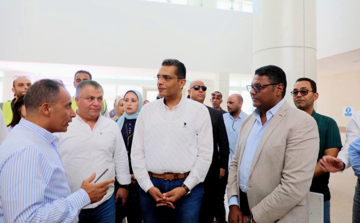 محافظ البحر الأحمر يتابع تنفيذ مستشفى رأس غارب المركزى ويوجه بسرعة إنجاز المشروعات الصحية بالمدينة