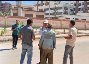 "رئيس مدينة كفر الدوار بالبحيرة" يتابع أعمال التشجير والتجميل بالشوارع