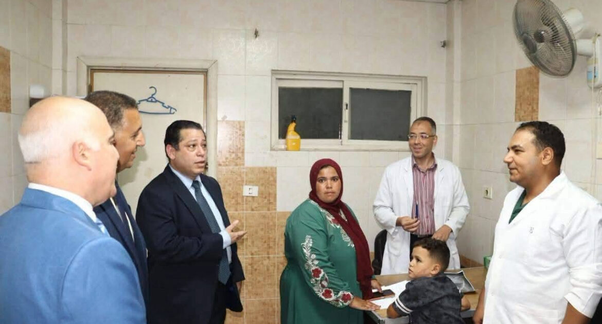 محافظ القليوبية يتفقد العيادات المسائية بمستشفى بنها التعليمي
