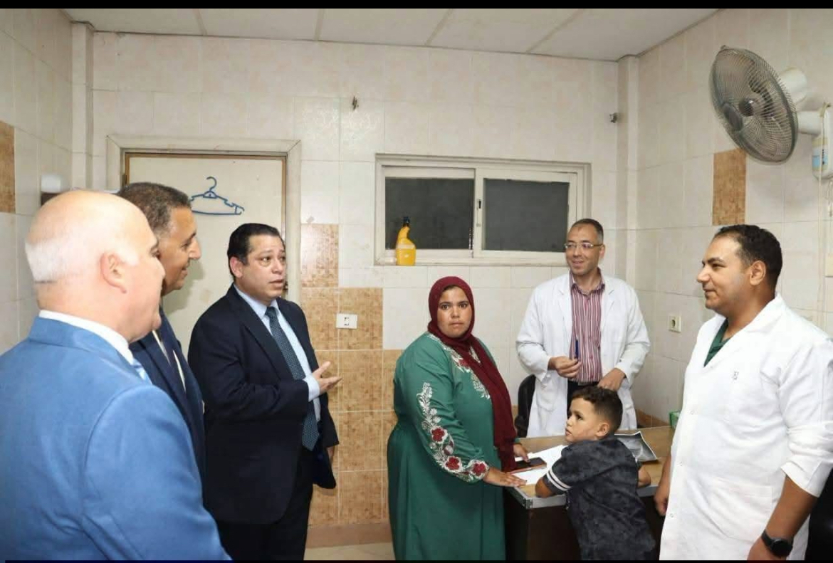 محافظ القليوبية يتفقد العيادات المسائية بمستشفى بنها التعليمي