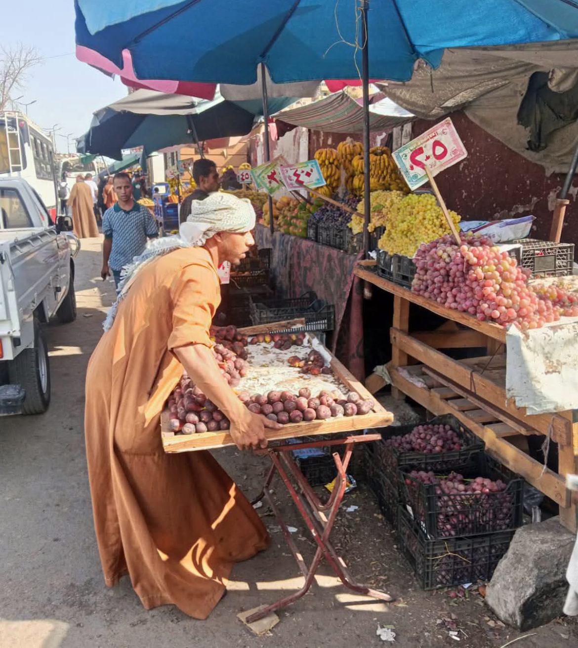 حملات مكبرة لرفع الإشغالات بحي شرق وإزالة التعديات على حرم الطريق لتحقيق السيولة المرورية