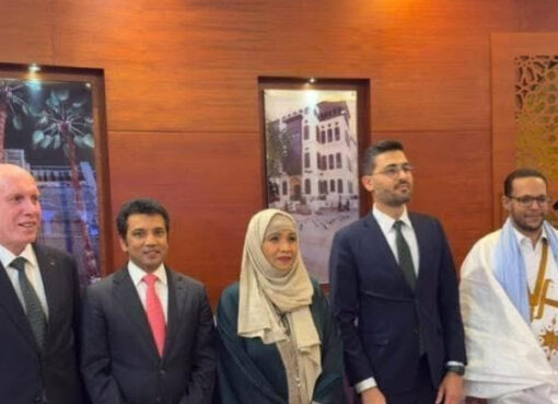 عدد من أصحاب السعادة القناصل العامون معرض “أطياف الحرمين الشريفين ” بجمعية الثقافة والفنون بجدة