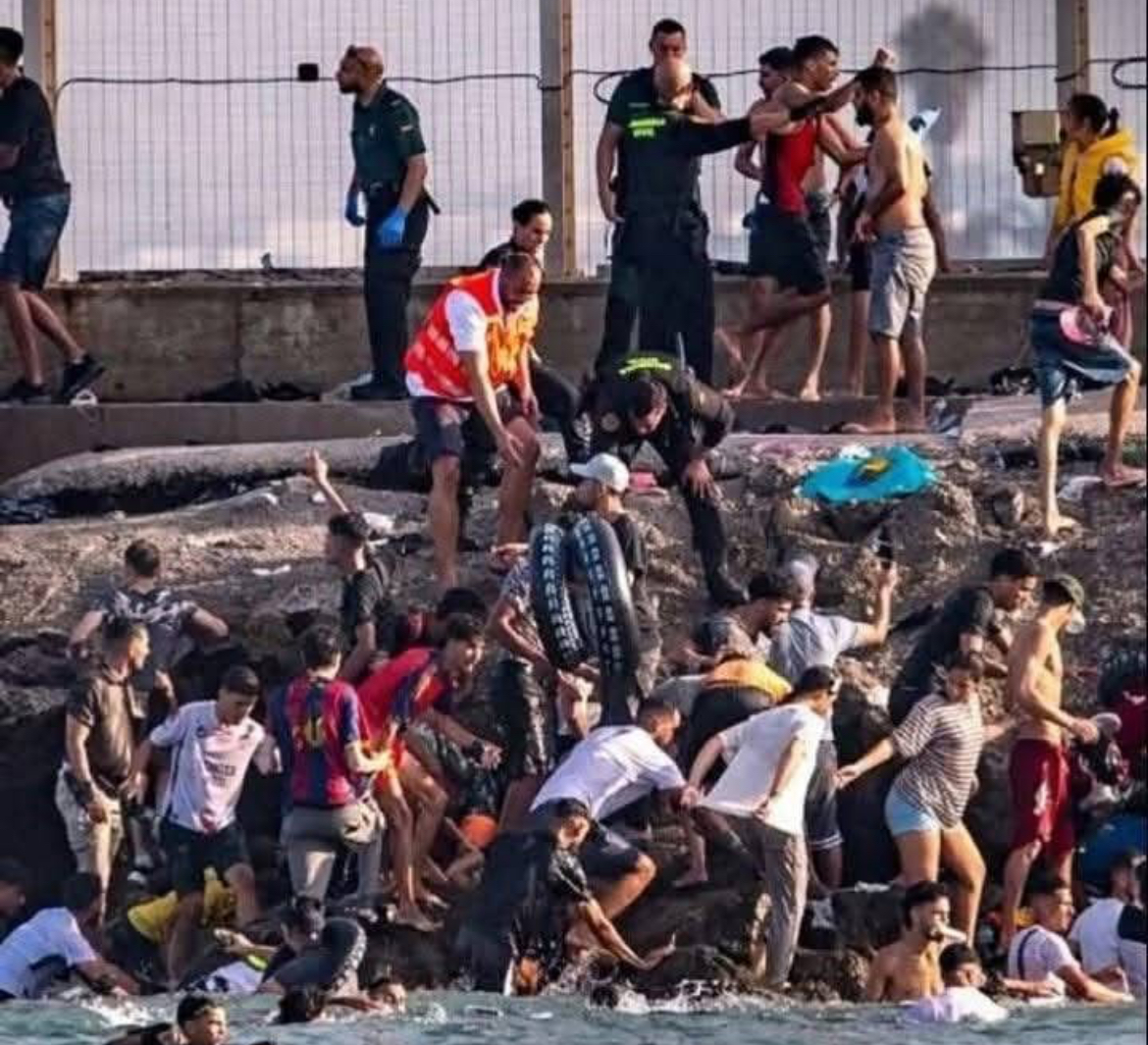 تحرك دولى لاحتواء الأزمة والفوضى المتصاعدة التى تشهدها المغرب على الحدود الإسبانية