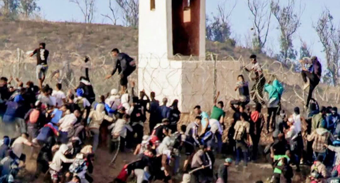 أزمة كبرى بين المغرب وإسبانيا واللاجـ ــئين فى قلب الحدث!