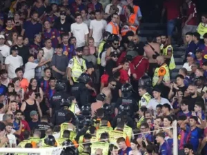 طرد جماهير الأهلي من ملعب برشلونة