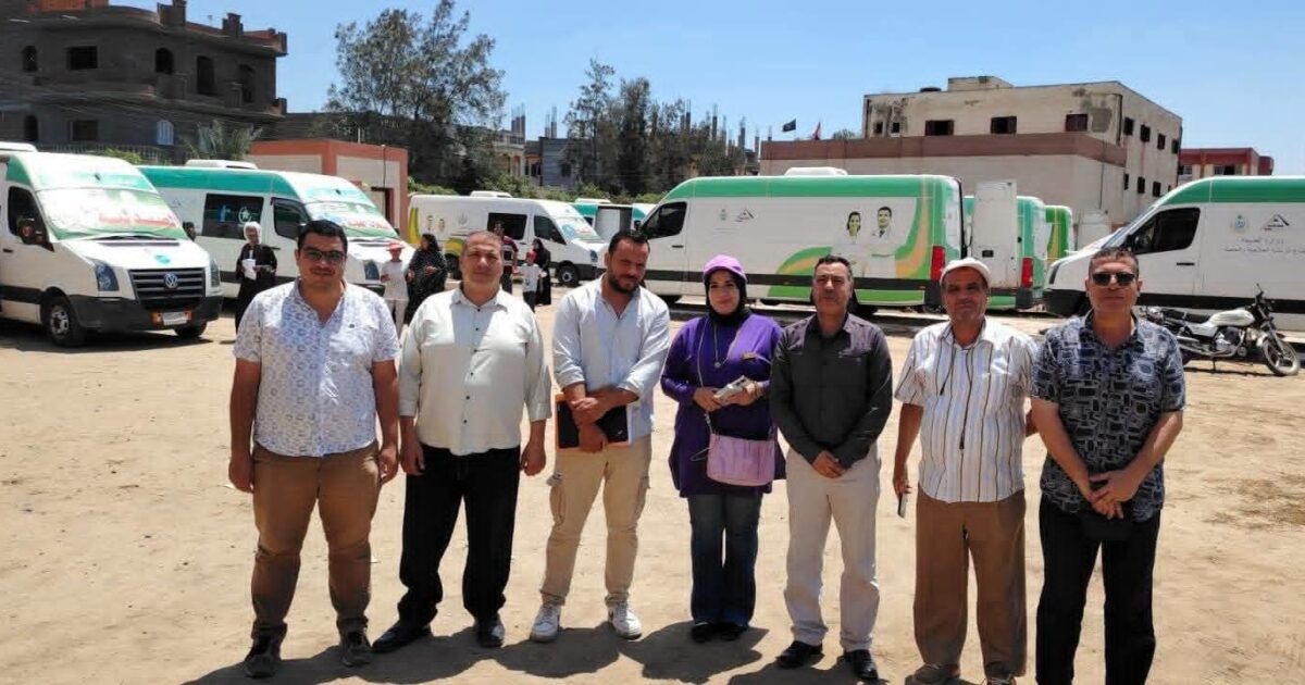 الكشف على 1296 مواطن خلال قافلة طبية مجانية بالمحمودية بالبحيرة بوجود ١٠ عيادات طبية متنقلة