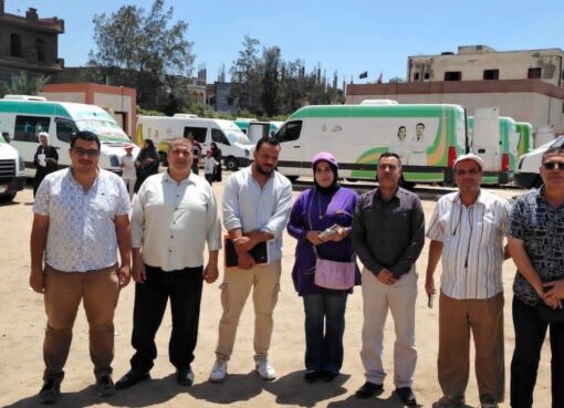 الكشف على 1296 مواطن خلال قافلة طبية مجانية بالمحمودية بالبحيرة بوجود ١٠ عيادات طبية متنقلة 