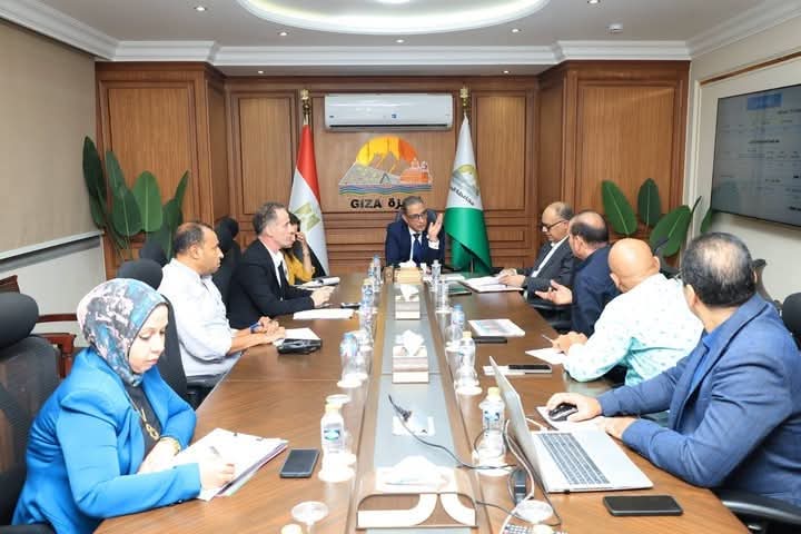 محافظ الجيزة يتابع انتظام الخدمات وموقف مشروعات التطوير بحي بولاق الدكرور