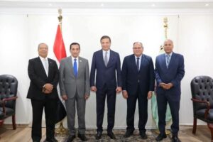 وزير الزراعة يشهد توقيع اتفاق بين "الريف المصري الجديد" و"مركز البحوث الزراعية" للتوسع في إنتاج هجن الطماطم