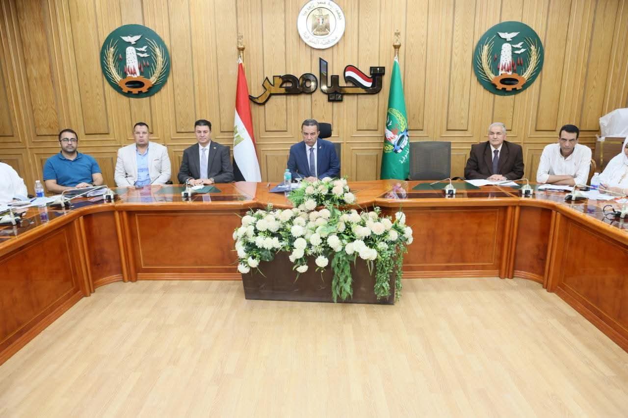 محافظ المنوفية يشدد على المتابعة الميدانية ويطالب بتقييم أداء رؤساء الوحدات القروية