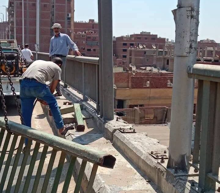 الانصارى يتابع أعمال تركيب الأسوار الحديدية المفقودة وصيانة عدد من الباكيات بمحور صفط اللبن