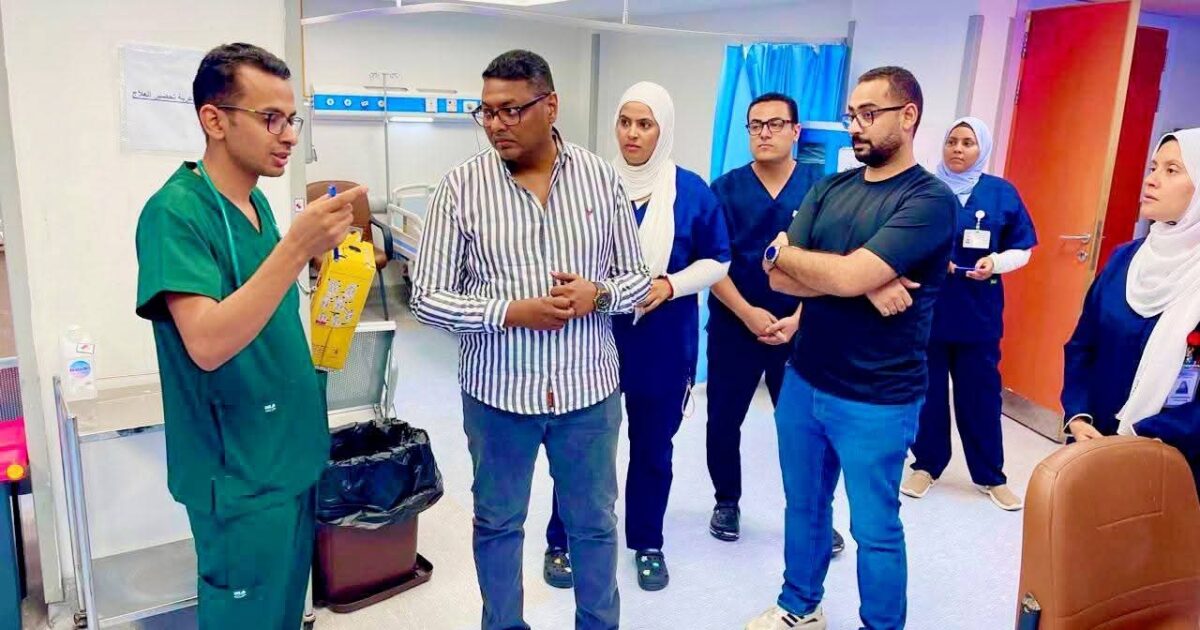وكيل وزارة الصحة بالبحر الأحمر يتابع سير العمل ومستوى الخدمات بمستشفى الحميات