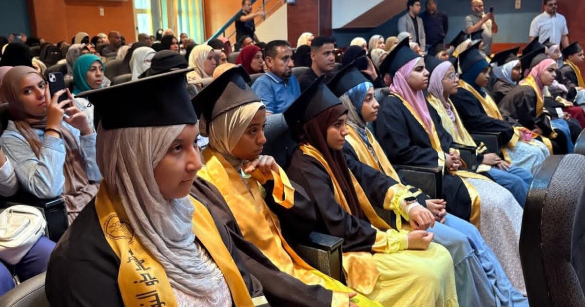 السويس "تحتفل بأوائل الشهادات الابتدائية والاعدادية والثانوية للتعليم الأزهرى" بمجمع إعلام السويس