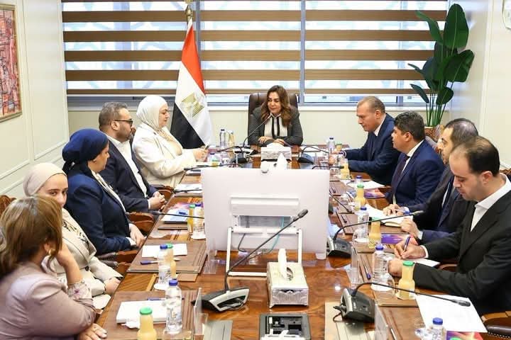 د. منال عوض تناقش مع محافظي قنا وكفر الشيخ وممثلى الوكالة الألمانية للتعاون الدولي مشروع خطة العمل المحلية للتغيرات المناخية للمحافظتين
