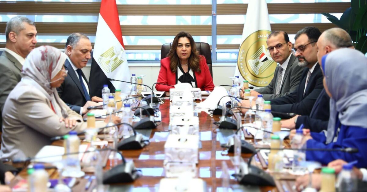 وزيرة التنمية المحلية والبيئة تتابع إجراءات تفعيل العمل بالقرار الجمهوري رقم 96 لسنة 2023 بمراجعة واعتماد الحدود الإدارية للمحافظات 
