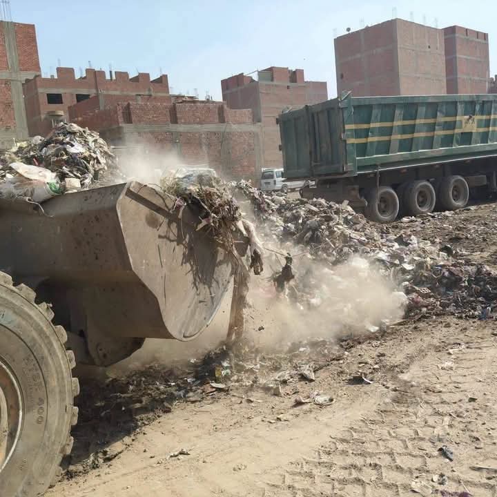 رفع 160 طنًا من المخلفات خلال حملة مكبرة للنظافة ورفع التراكمات بأبو النمرس بالجيزة