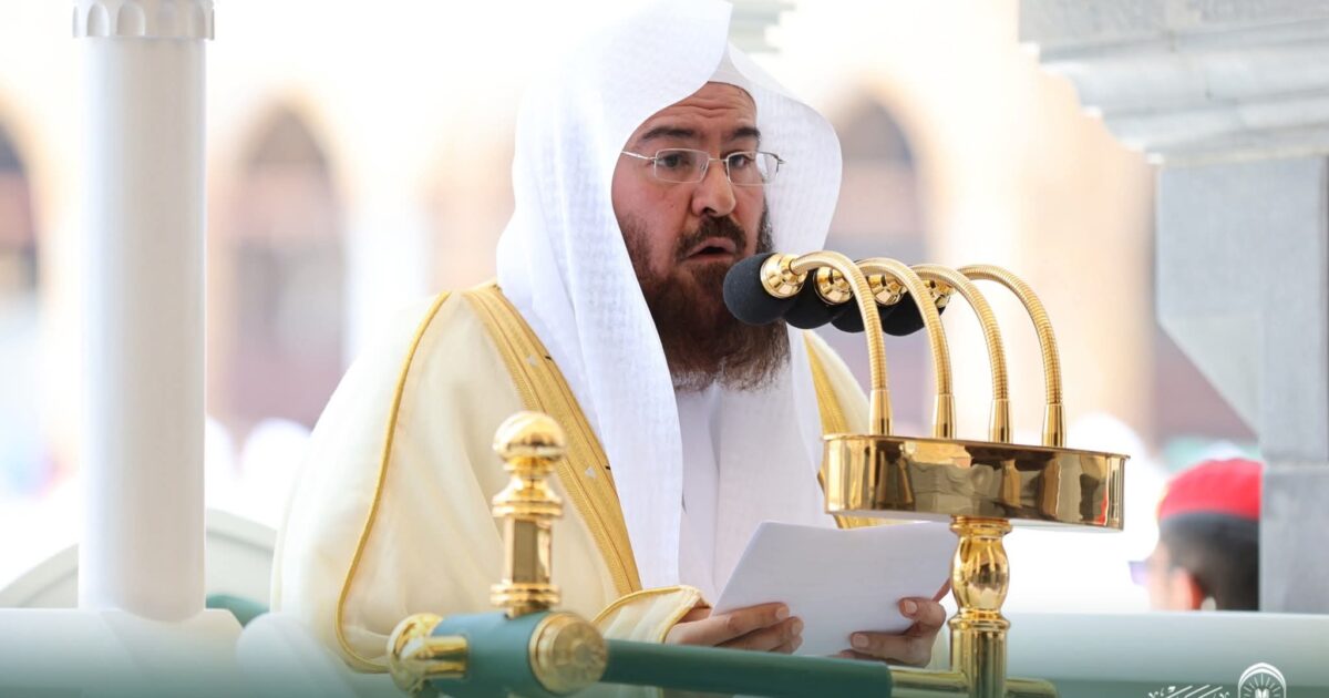 السديس في خطبة الجمعة بالمسجد الحرام يوصي المسلمين بتقوى الله في الغيب والإشهاد، فإنها خير زاد.