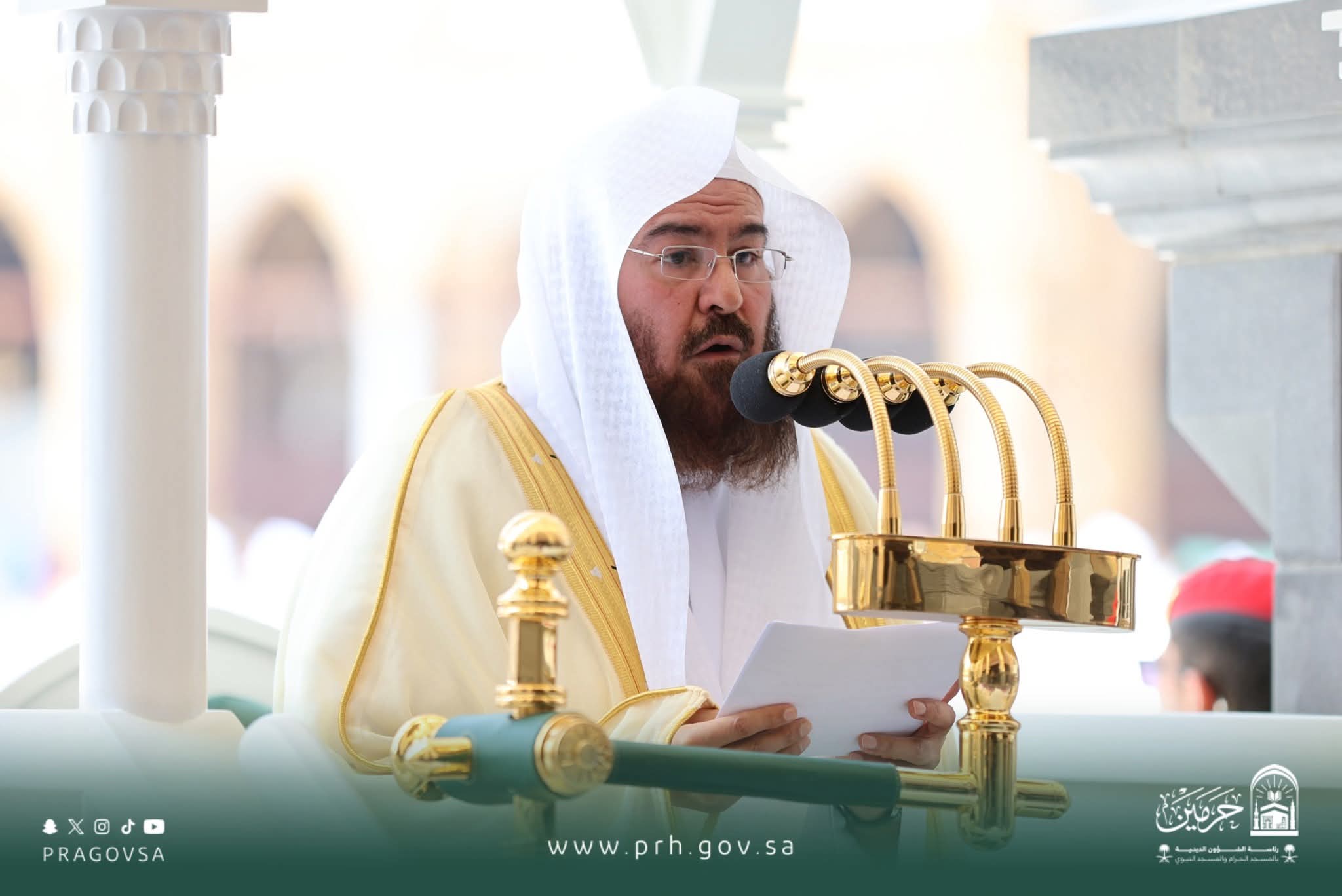 السديس في خطبة الجمعة بالمسجد الحرام يوصي المسلمين بتقوى الله في الغيب والإشهاد، فإنها خير زاد.