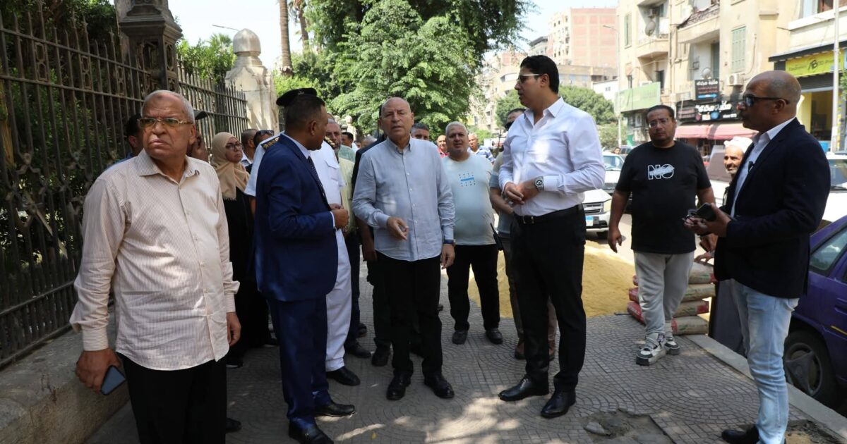 محافظ القاهرة يتابع بدء أعمال تطوير ورفع كفاءة شارع السرايات بحى الوايلى بدءً من أمام كلية الهندسة وحتى منطقة السكة البيضا