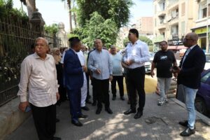 محافظ القاهرة يتابع بدء أعمال تطوير ورفع كفاءة شارع السرايات بحى الوايلى بدءً من أمام كلية الهندسة وحتى منطقة السكة البيضا