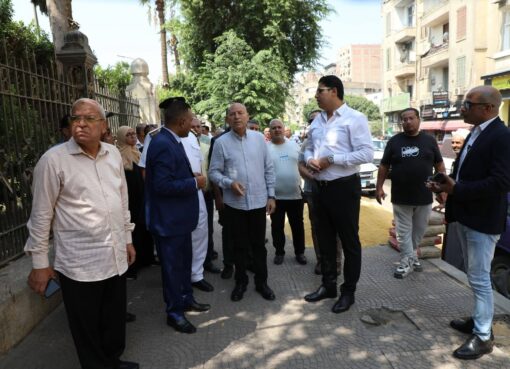 محافظ القاهرة يتابع بدء أعمال تطوير ورفع كفاءة شارع السرايات بحى الوايلى بدءً من أمام كلية الهندسة وحتى منطقة السكة البيضا