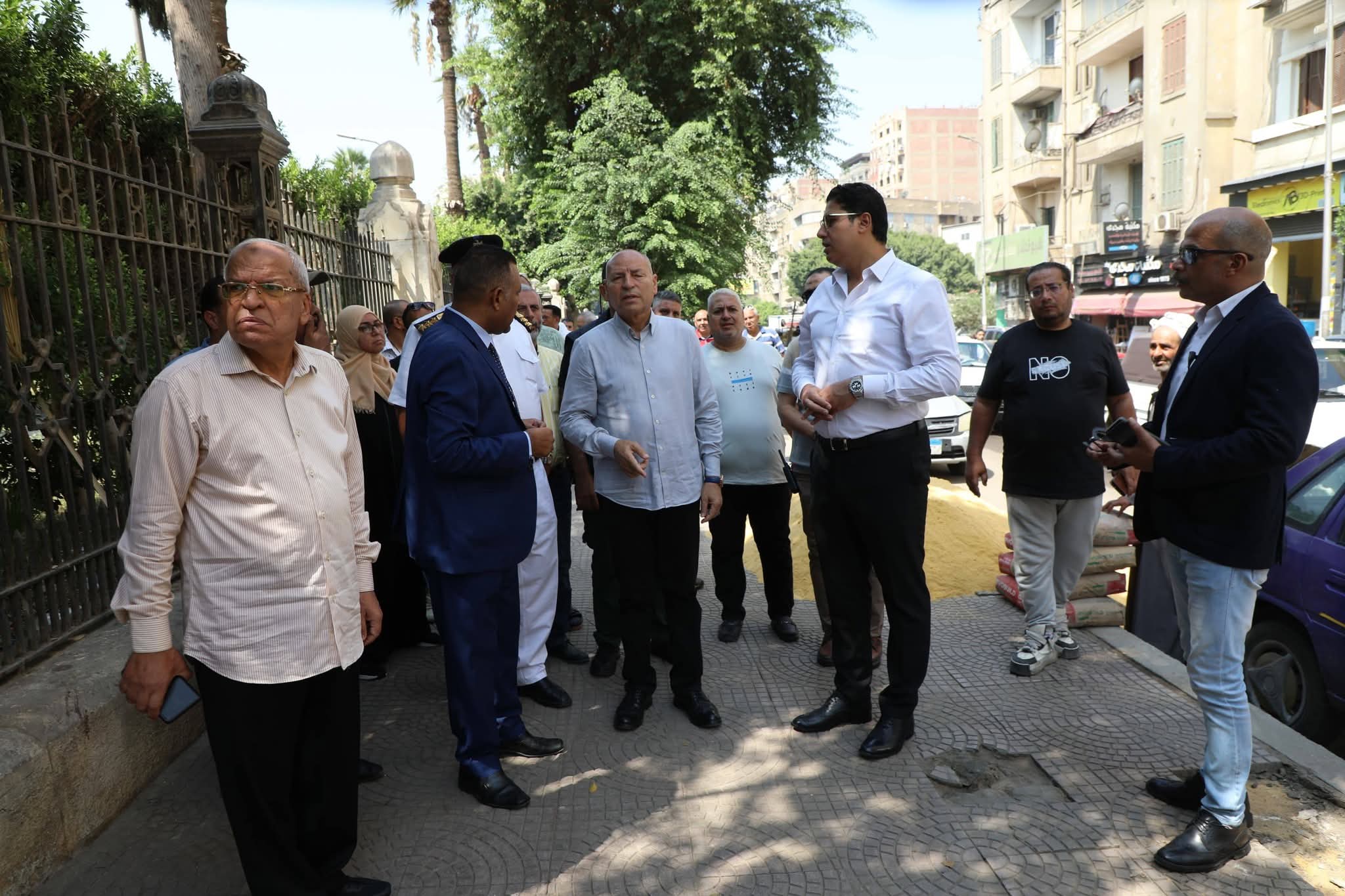 محافظ القاهرة يتابع بدء أعمال تطوير ورفع كفاءة شارع السرايات بحى الوايلى بدءً من أمام كلية الهندسة وحتى منطقة السكة البيضا