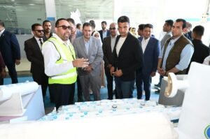 وزير الصناعة يتفقد مجمع مصانع لإنتاج الأسمدة ومصنعين للفلاتر الميكرونية والغزل والنسيج في المنطقة الحرة العامة بدمياط
