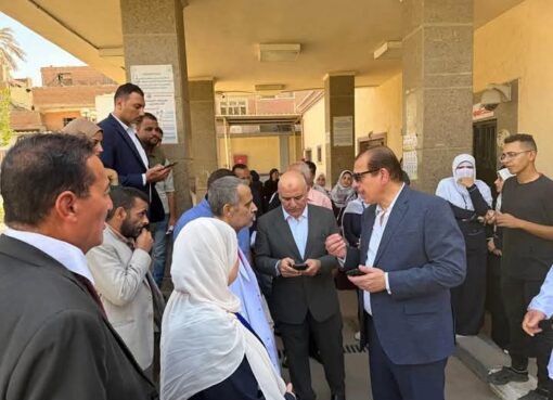 نائب وزير الصحة يجري جولة تفقدية للمنشآت الصحية بالجيزة ويحيل مدير مستشفى العياط للتحقيق