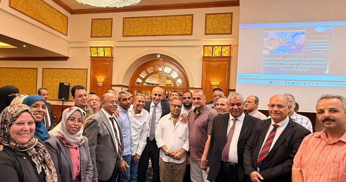 وزير التربية والتعليم يتفقد ورشة العمل التدريبية الخاصة بتأهيل معلمى وموجهيدى مادة التاريخ بالأقصر