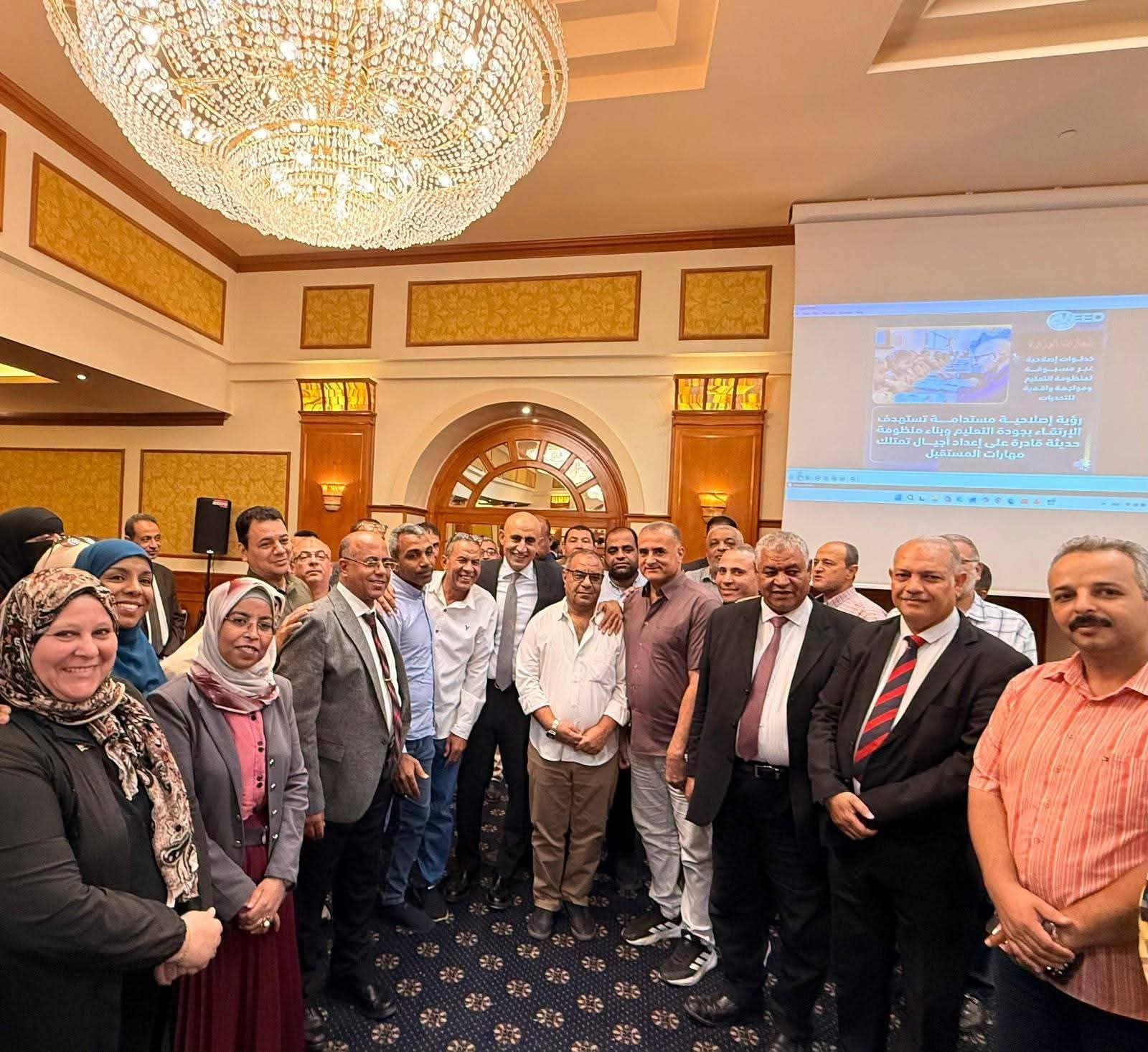 وزير التربية والتعليم يتفقد ورشة العمل التدريبية الخاصة بتأهيل معلمى وموجهيدى مادة التاريخ بالأقصر 