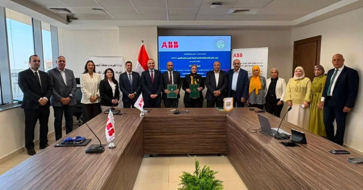 نقل الكهرباء توقع عقدين مع ABB لتوريد 12 موزع جهد 11 كيلوفولت لتعزيز كفاءة الشبكة القومية