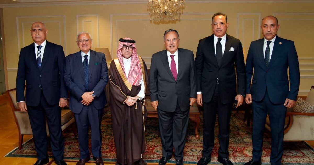 الامين العام لجامعة الدول العربية يستقبل رئيس المنظمة العربية للسياحة والوفد المرافق له بمقر الجامعة العربية بالقاهرة