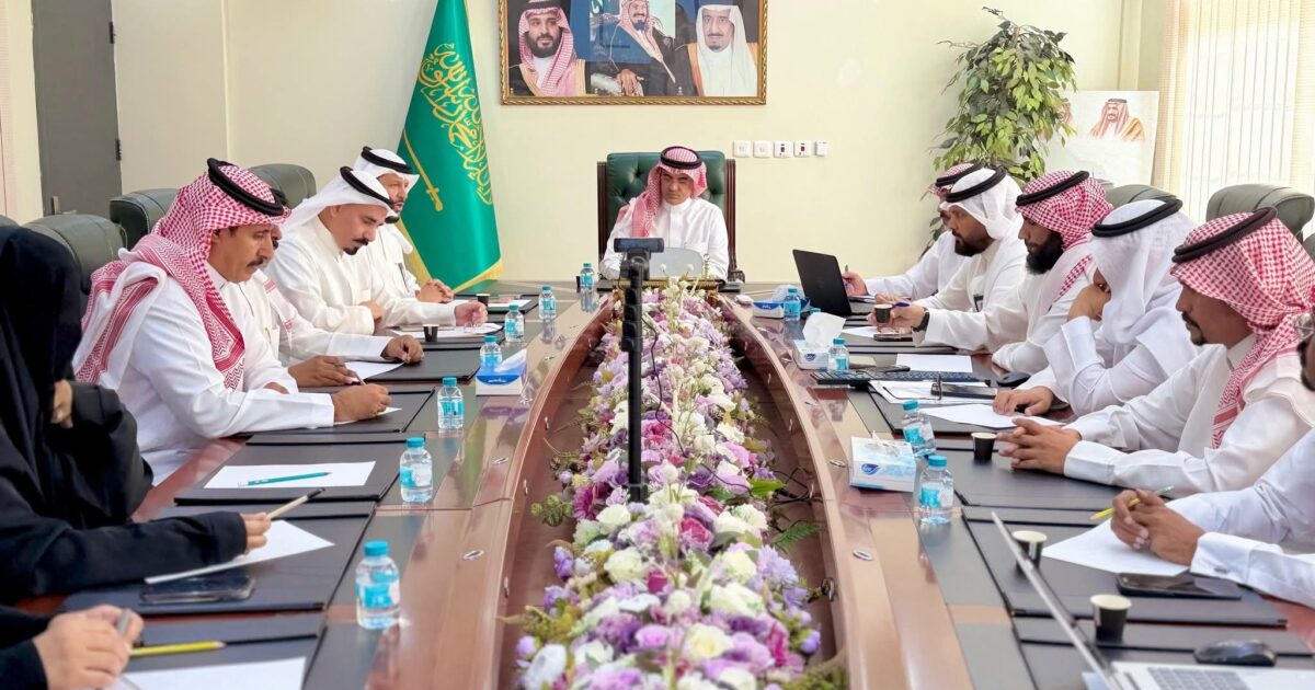 تعليم الطائف يناقش نموذج «المدارس المتكاملة» لتعزيز جودة التعليم وقيادة التحسين المدرسي
