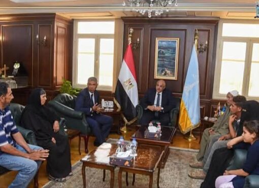 في لفتة إنسانية محافظ الإسكندرية يكرم أسرة شهيد الواجب أحد العاملين بالنظافة الذي وافته المنية إثر حادث أثناء تأدية عمله