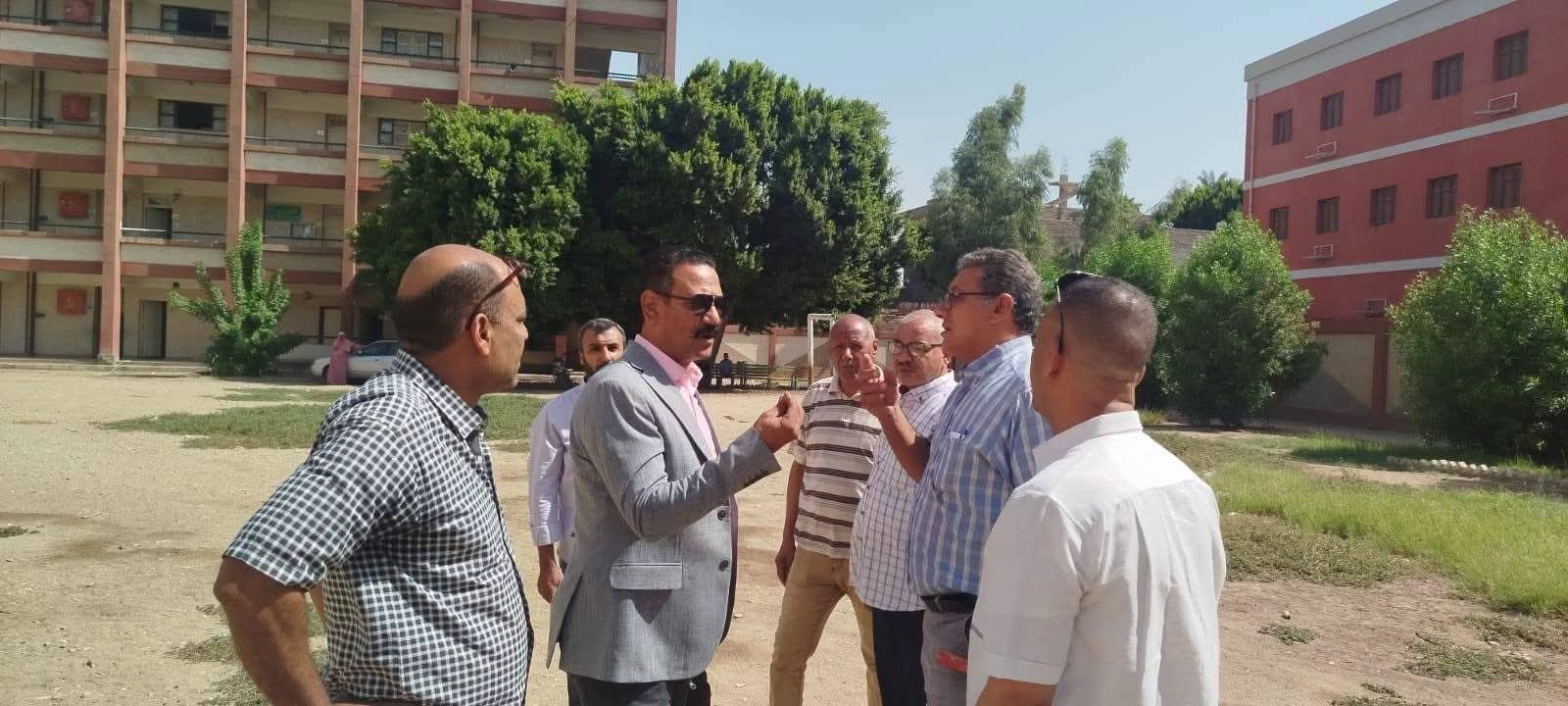 مدير عام تعليم دشنا شمال قنا يتفقد مدارس السمطا بحري الابتدائية والاعدادية استعدادًا للعام الدراسي الجديد