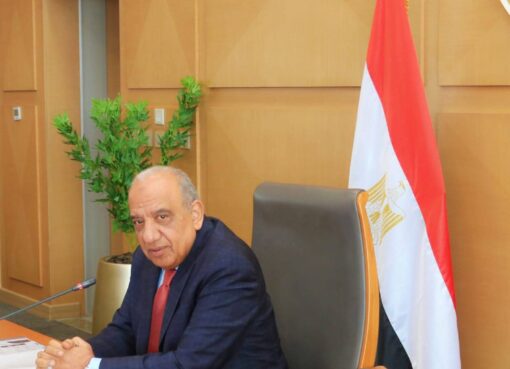 إجتماع وزير الكهرباء والطاقة المتجددة برؤساء شركات التوزيع ومسئولى القطاعات التجارية على مستوى الجمهورية لتنفيذ توجيهات فخامة الرئيس 