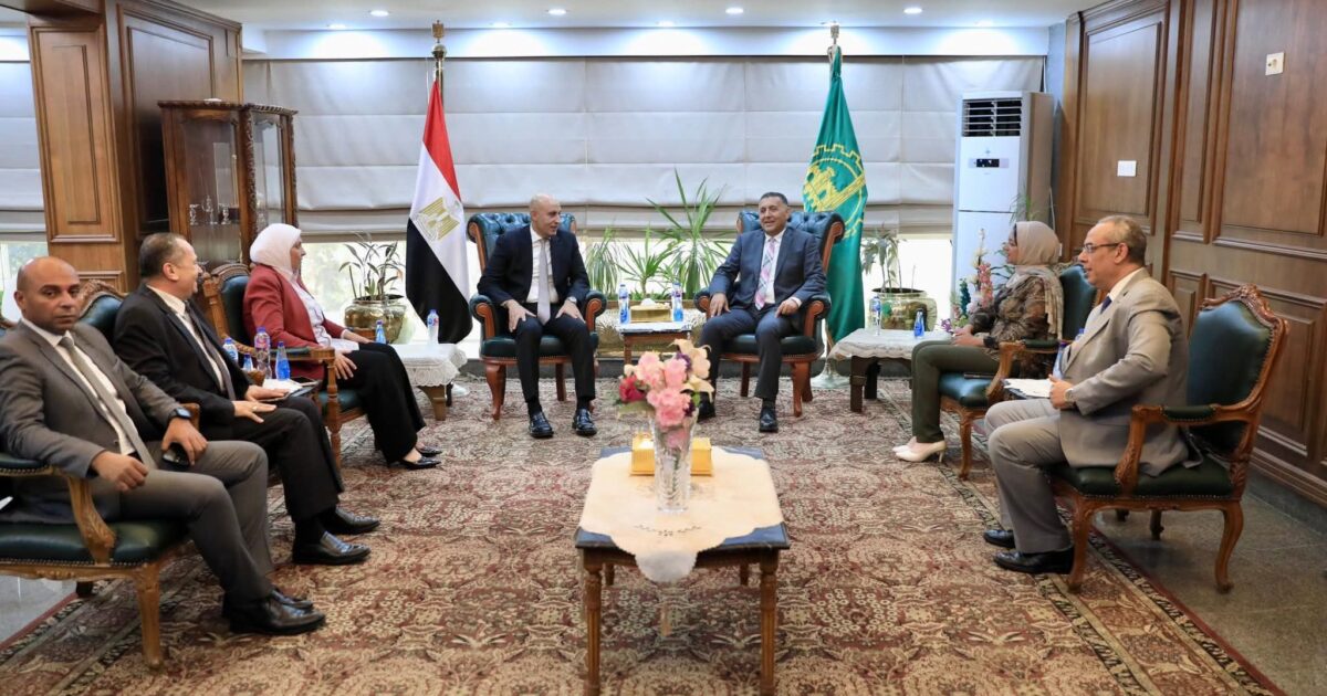 محافظ القليوبية يستقبل وزير التعليم استعدادًا لافتتاح 3 مدارس جديدة ببنها وطوخ