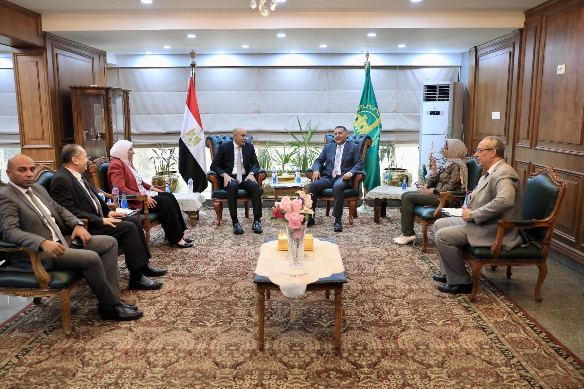 محافظ القليوبية يستقبل وزير التعليم استعدادًا لافتتاح 3 مدارس جديدة ببنها وطوخ