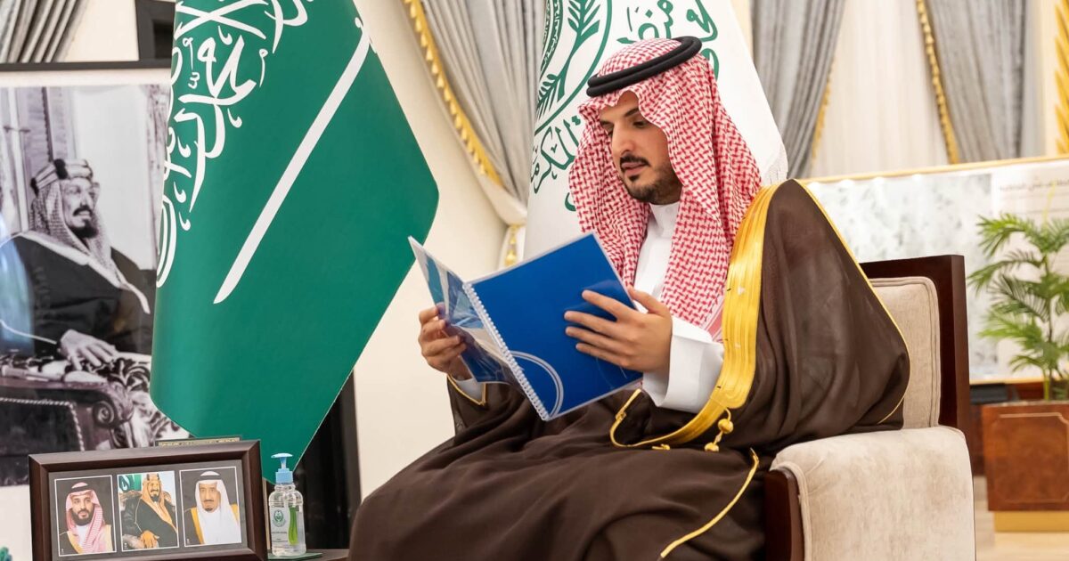 الأمير فواز بن سلطان يستقبل مدير المركز الوطني للأرصاد بالطائف