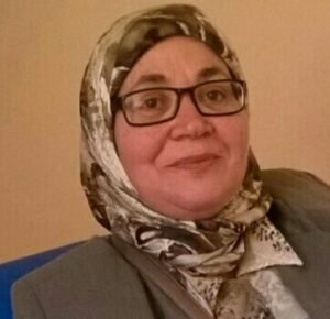 القراءة في العصر الرقمي بين الورق والشاشة  .. بقلم أمينة المهدي