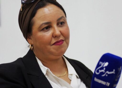 بين الفكر والإبداع... قراءة في تجربة الشاعرة والصحفية سماح عقيق) 
