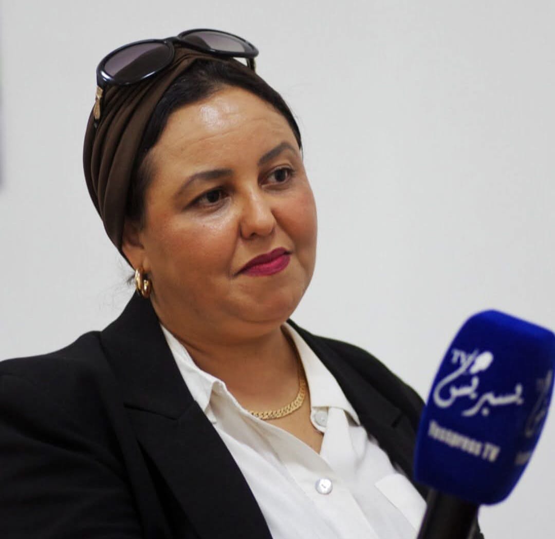 بين الفكر والإبداع... قراءة في تجربة الشاعرة والصحفية سماح عقيق) 