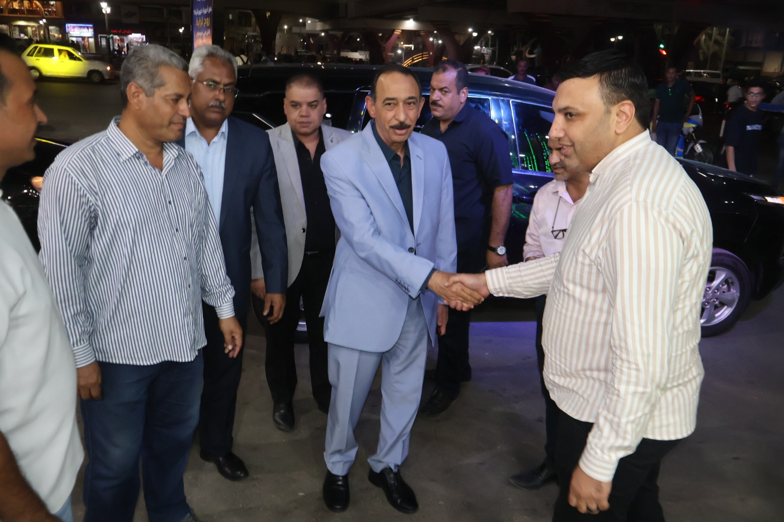 محافظ سوهاج يتفقد منفذ "مستقبل مصر" الجديد للسلع الغذائية بميدان الثقافة