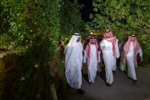 محافظ الطائف يزور “بوليفارد الهدا” ويطّلع على فعالياته الترفيهية