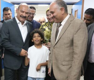 محافظ السويس ورئيس جامعة السويس يفتتحان التشغيل التجريبي لقسم الغسيل الكلوي المطور بالمستشفى الجامعي
