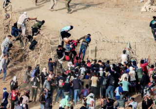 إسبانيا تخرج عن صمتها بشأن أحداث سبتة وتتهم شبكات الاتجار بالبشر بانتهاك سيادتها