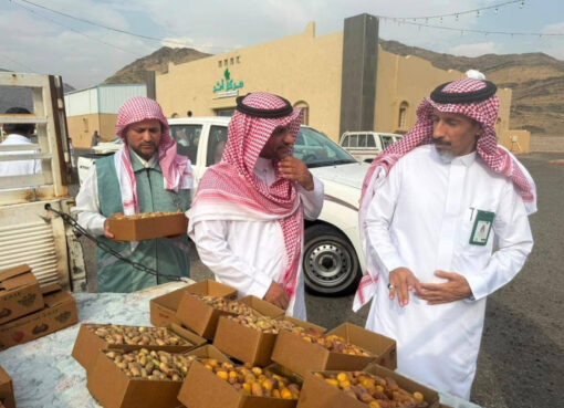 "بيئة رابغ في زيارة لموسم حراج التمور بمركز حجر "