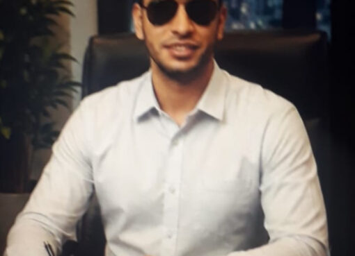 أنا تعبت. تعبنا كلنا واحنا بنفتح التليفون كل صبح نلاقي بلد جديدة بتولع. مش خبر في الجورنال، ده بيت بيتهد على دماغ ناس نايمة. ده